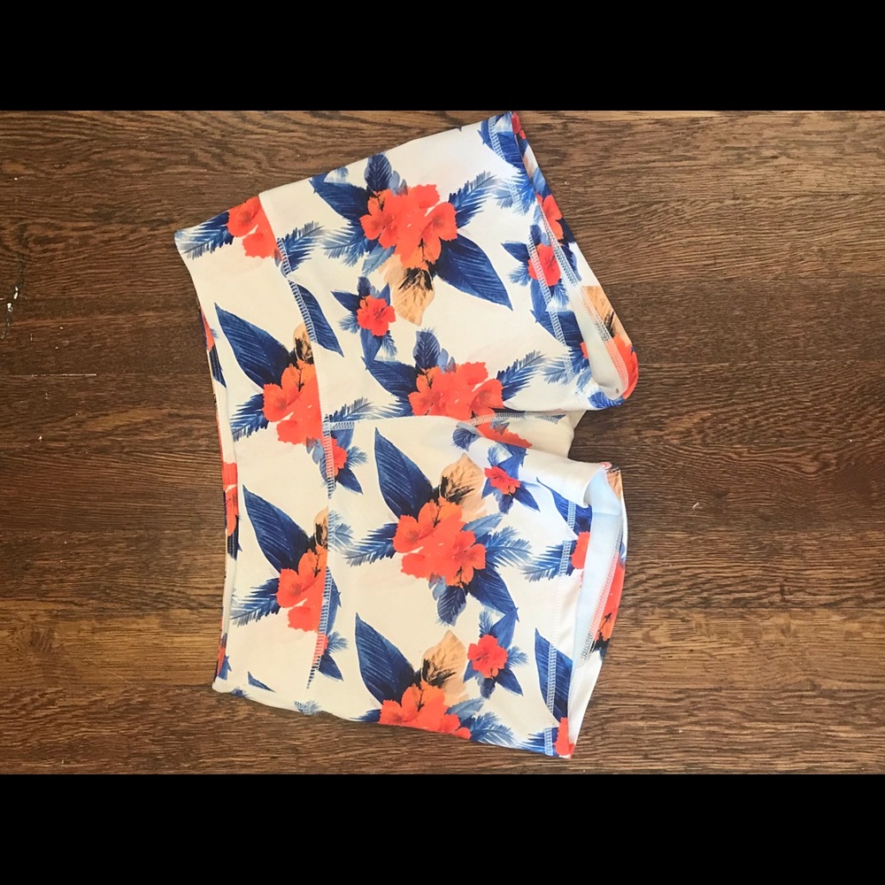 Born Primitive size small floral shorts worn once